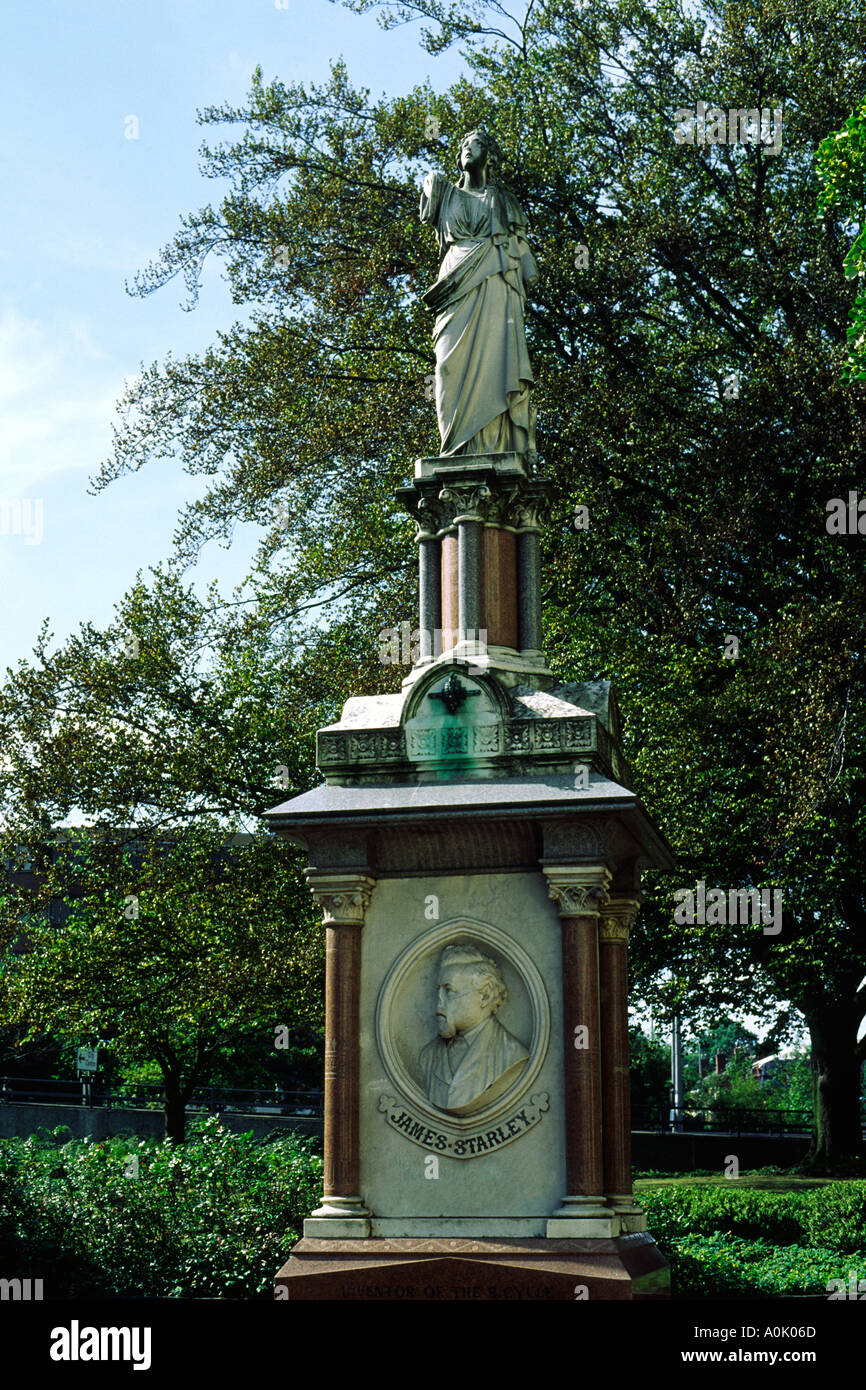 James Starley memorial inventore del penny farthing ciclo e macchina da cucire Coventry West Midlands England Foto Stock