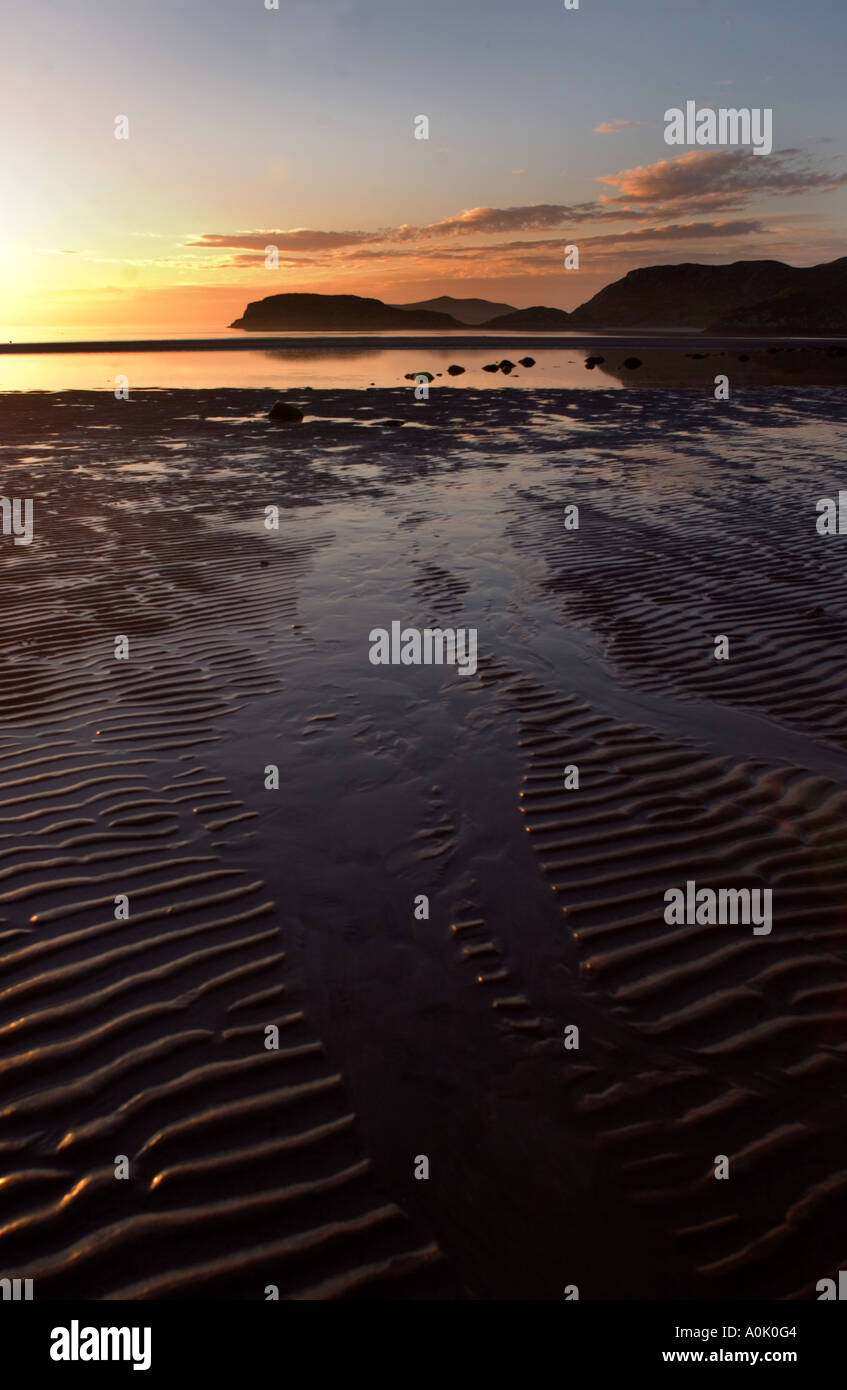 Crepuscolo, deserta e vuota Gruinard Beach, Wester Ross, Scozia nordoccidentale, sulla rotta della costa settentrionale 500 Foto Stock