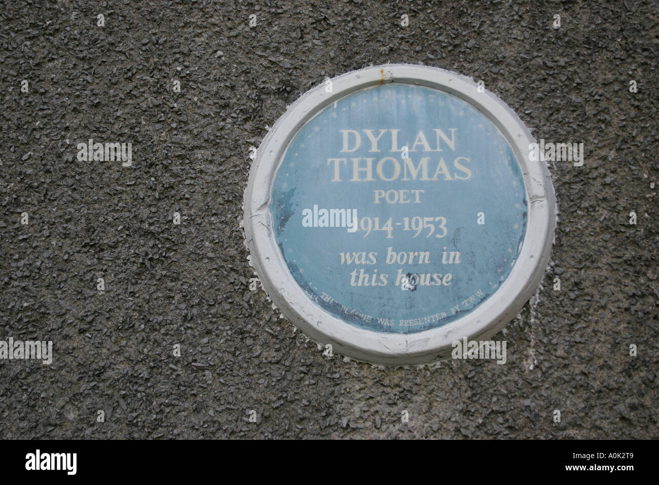 Lapide segna il luogo di nascita del poeta gallese Dylan Thomas a 5 unità CWMDONKIN, altipiani, Swansea, West Glamorgan, South wales, Regno Unito Foto Stock