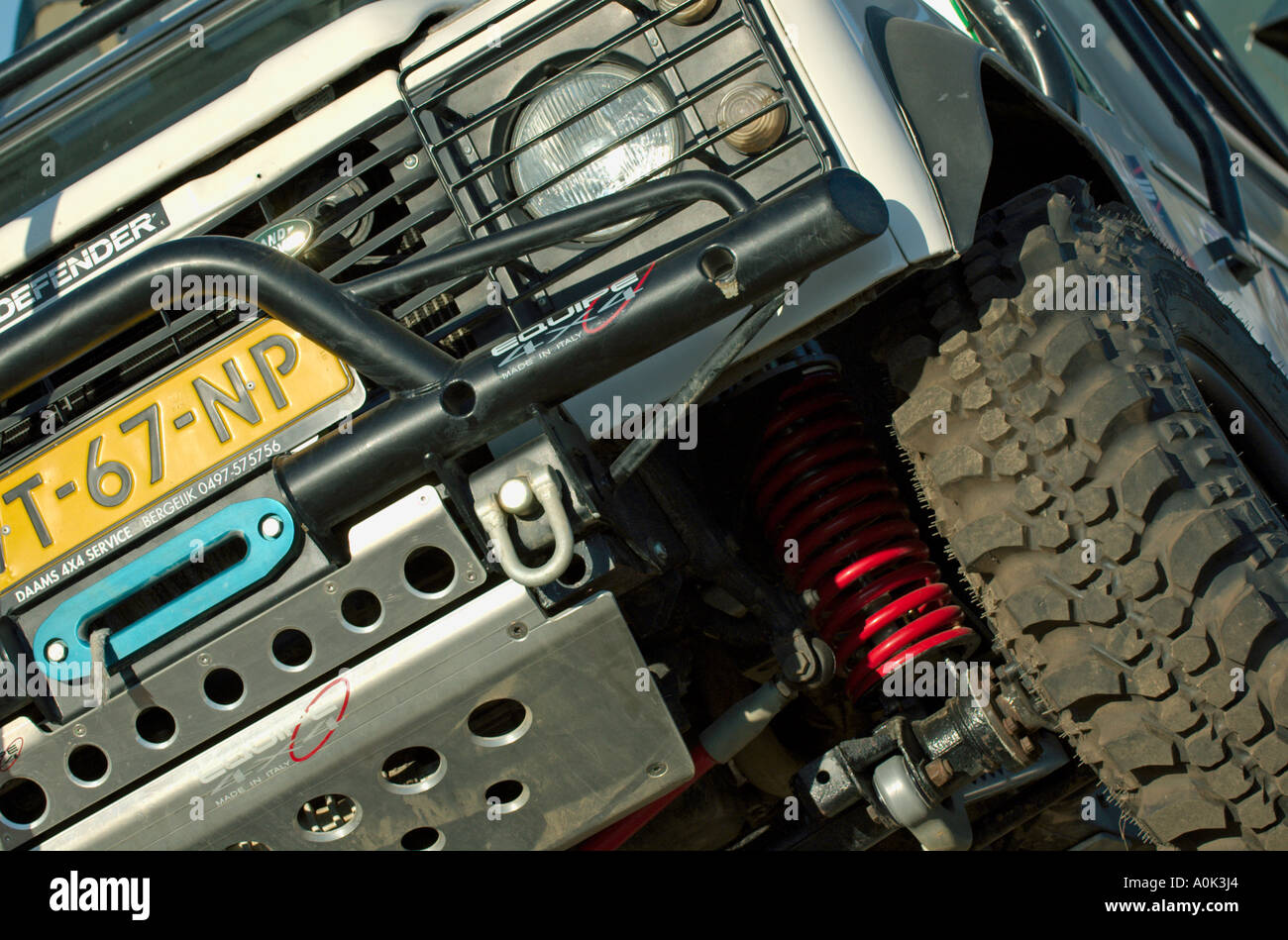 Fortemente modificati Land Rover Defender con Equipe accessori Foto stock -  Alamy