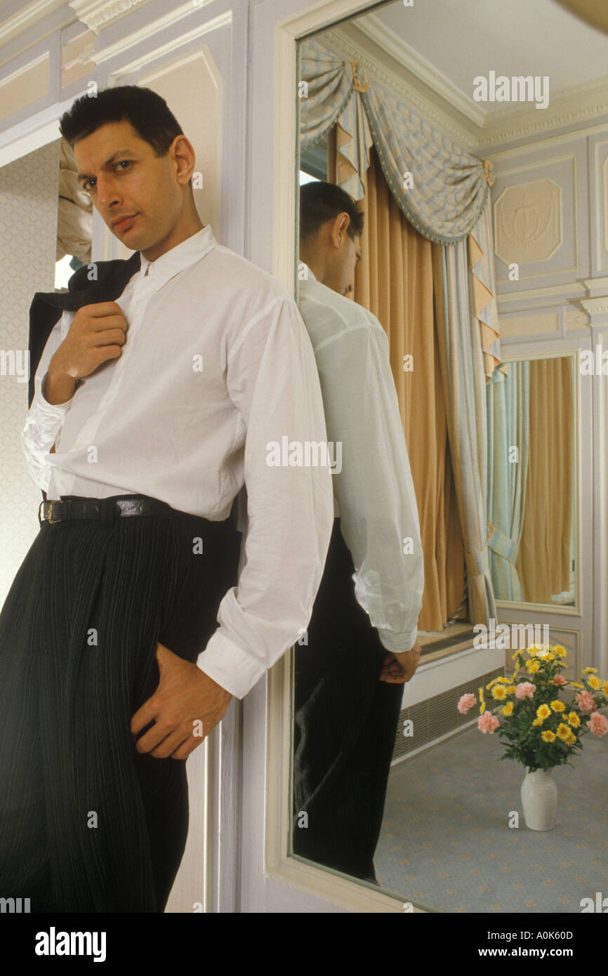 Jeff Goldblum ritratto attore di cinema fotografato nel suo hotel Londra 1990s 90s HOMER SYKES Foto Stock