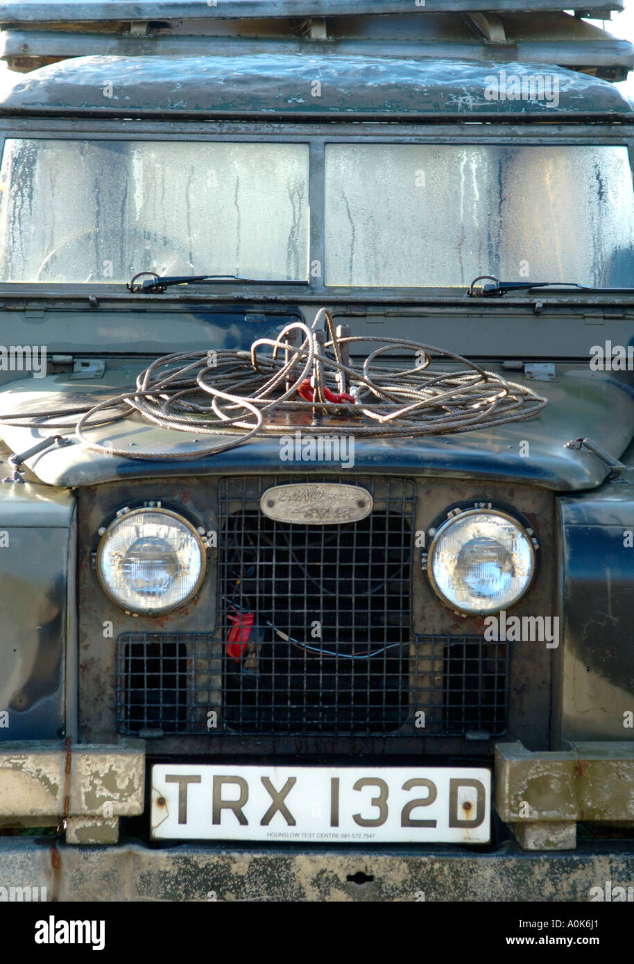 Regno Unito Inghilterra Dunsfold 2005 derelitti ex esercito Land Rover Serie 2a Foto Stock