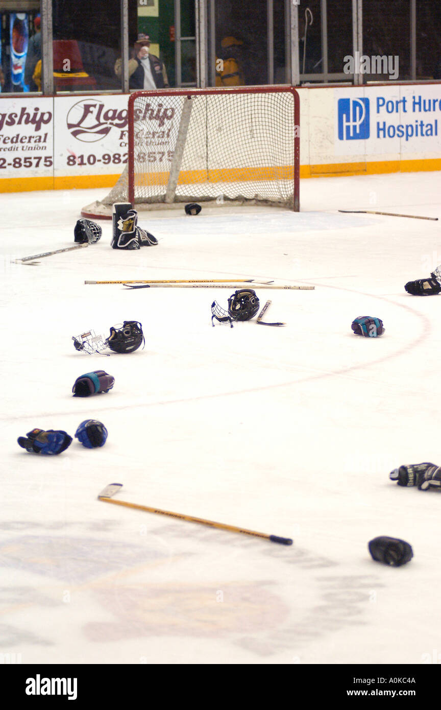Hockey su ghiaccio azione età da 9 a 15 Foto Stock