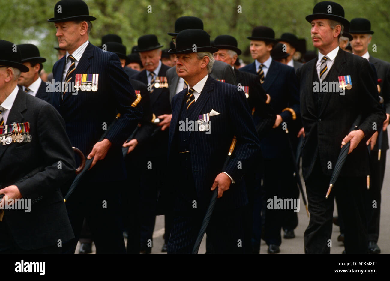 Funzionari in pensione marzo presso il combinato annuale parata di cavalleria attraverso Hyde Park Londra Inghilterra Foto Stock