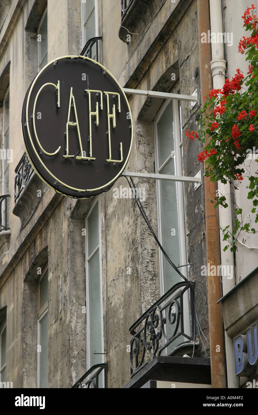 Close up di un segno Cafe su una parete di un edificio di Parigi, Francia. Foto Stock