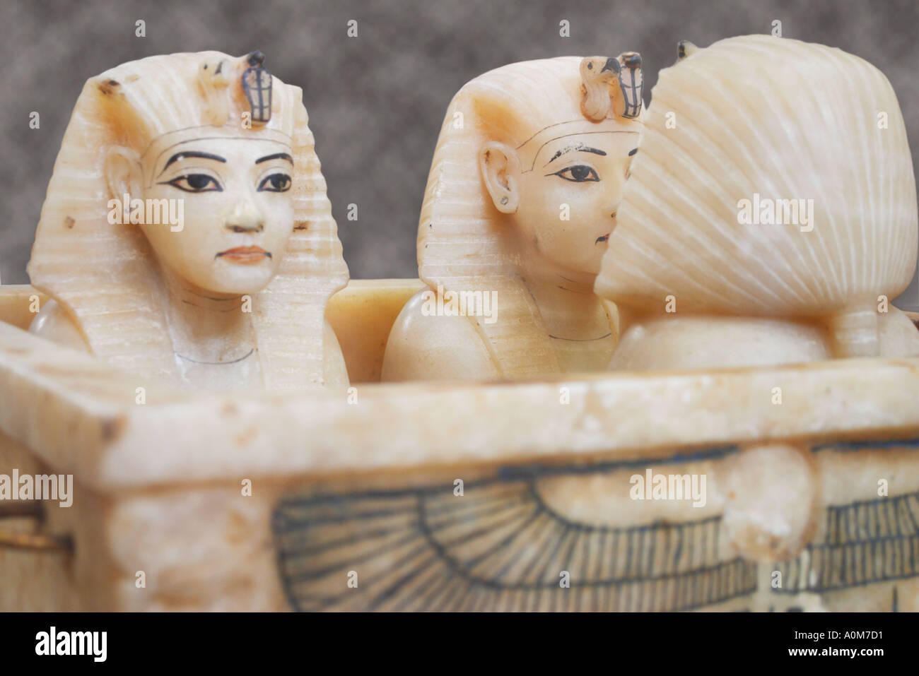 I vasi canopi del faraone Tutankhamon Museo del Cairo Foto stock - Alamy