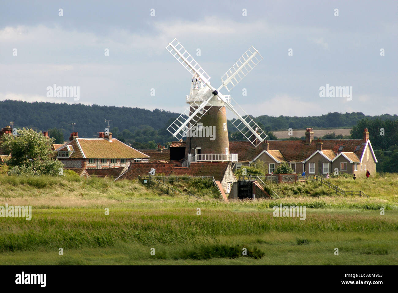 Il mulino a vento di Cley Cley accanto il mare Norfolk Inghilterra bassa marea Foto Stock