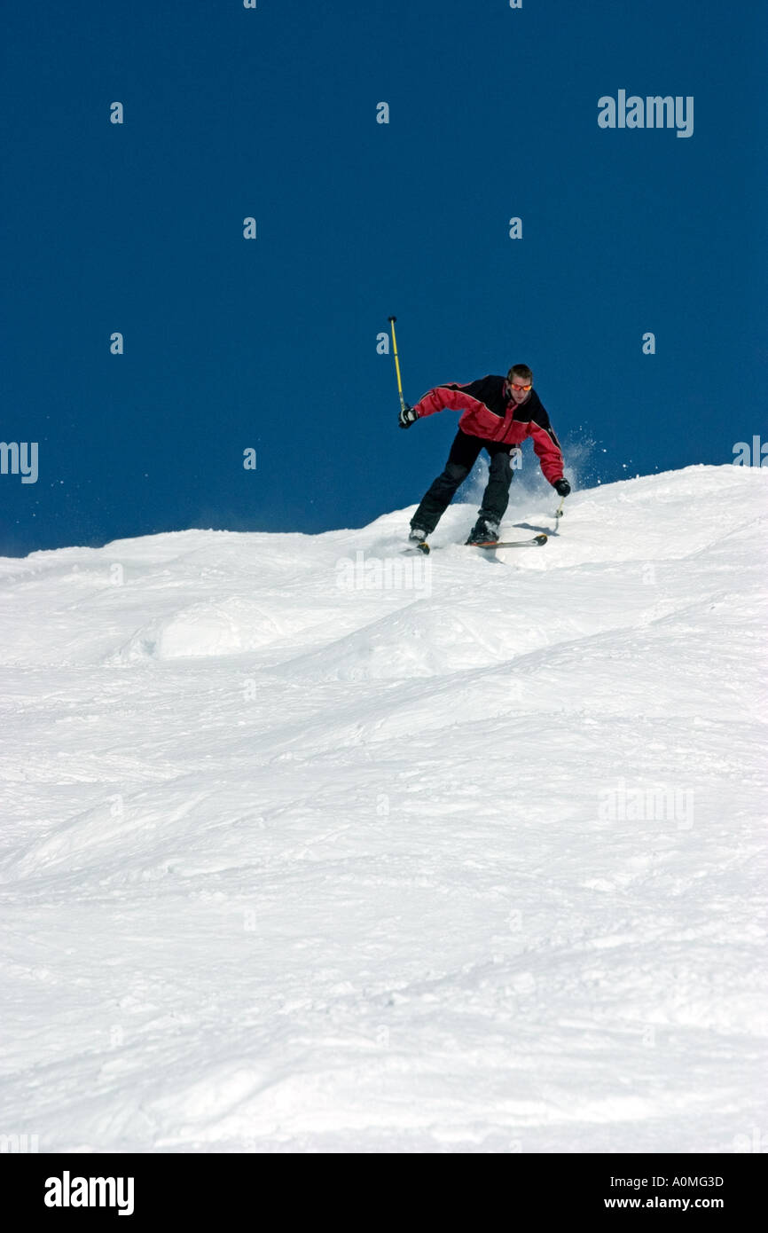 Godendo di sci in grand bornand alpi francia Foto Stock