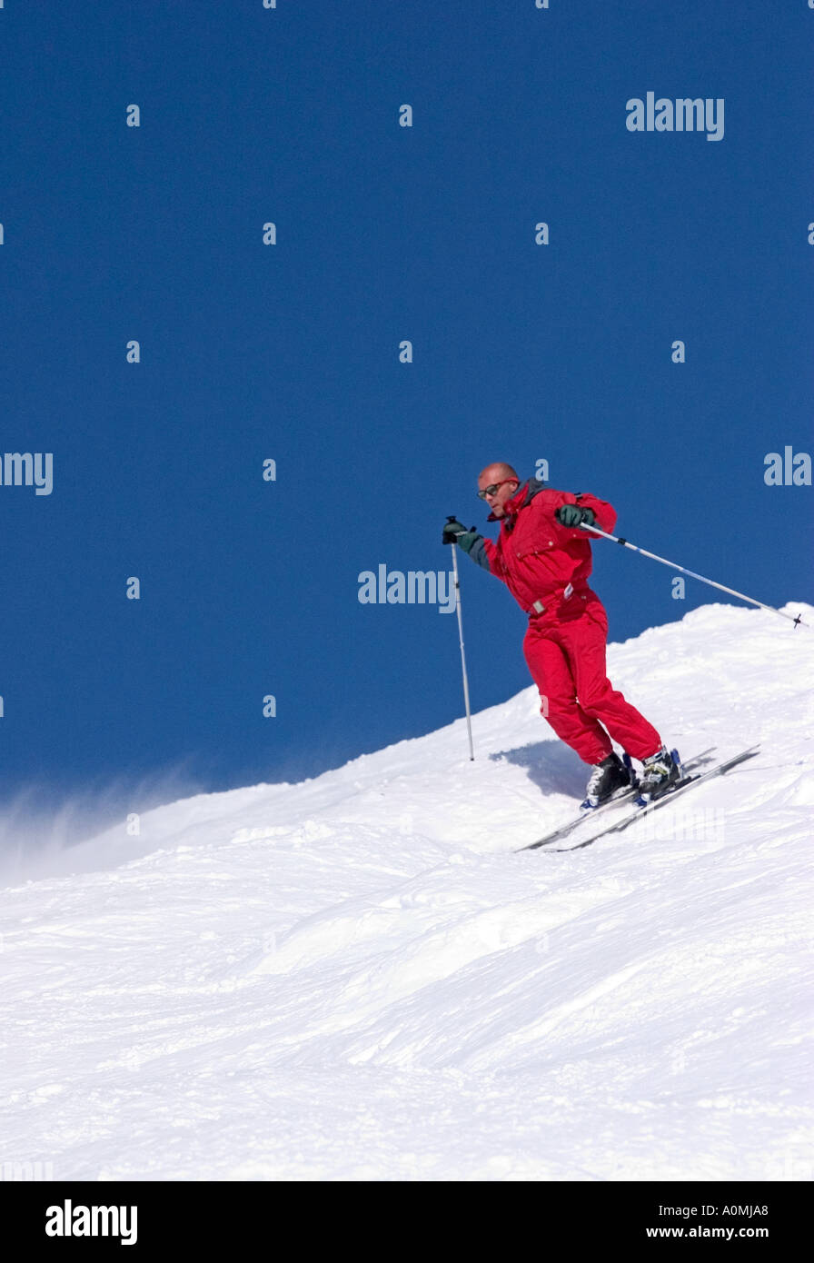 Godendo di sci in grand bornand alpi francia Foto Stock