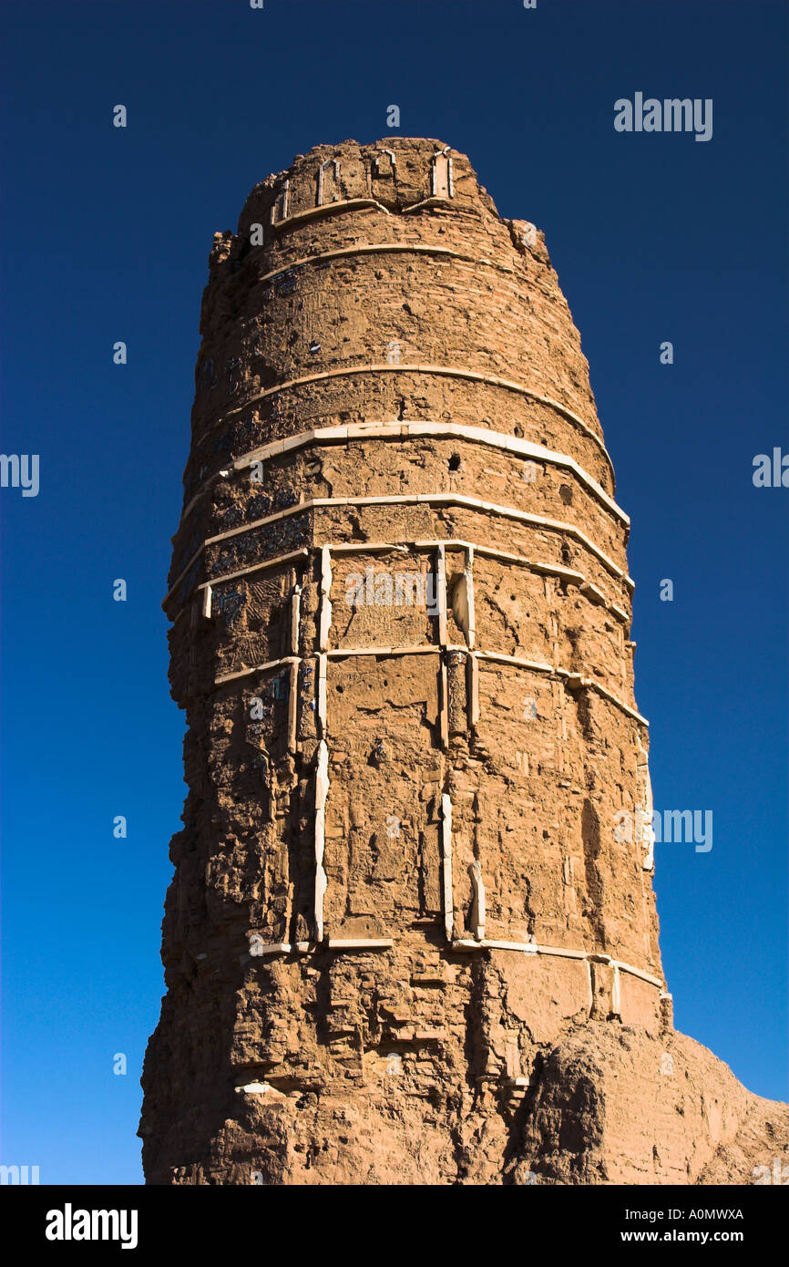 AFGHANISTAN Herat il complesso Mousallah parzialmente distrutto il minareto vicino Gaur Shad s mausoleo Foto Stock