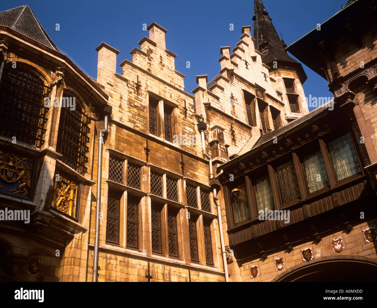 Cortile interno castello Steen Anversa in Belgio Foto Stock