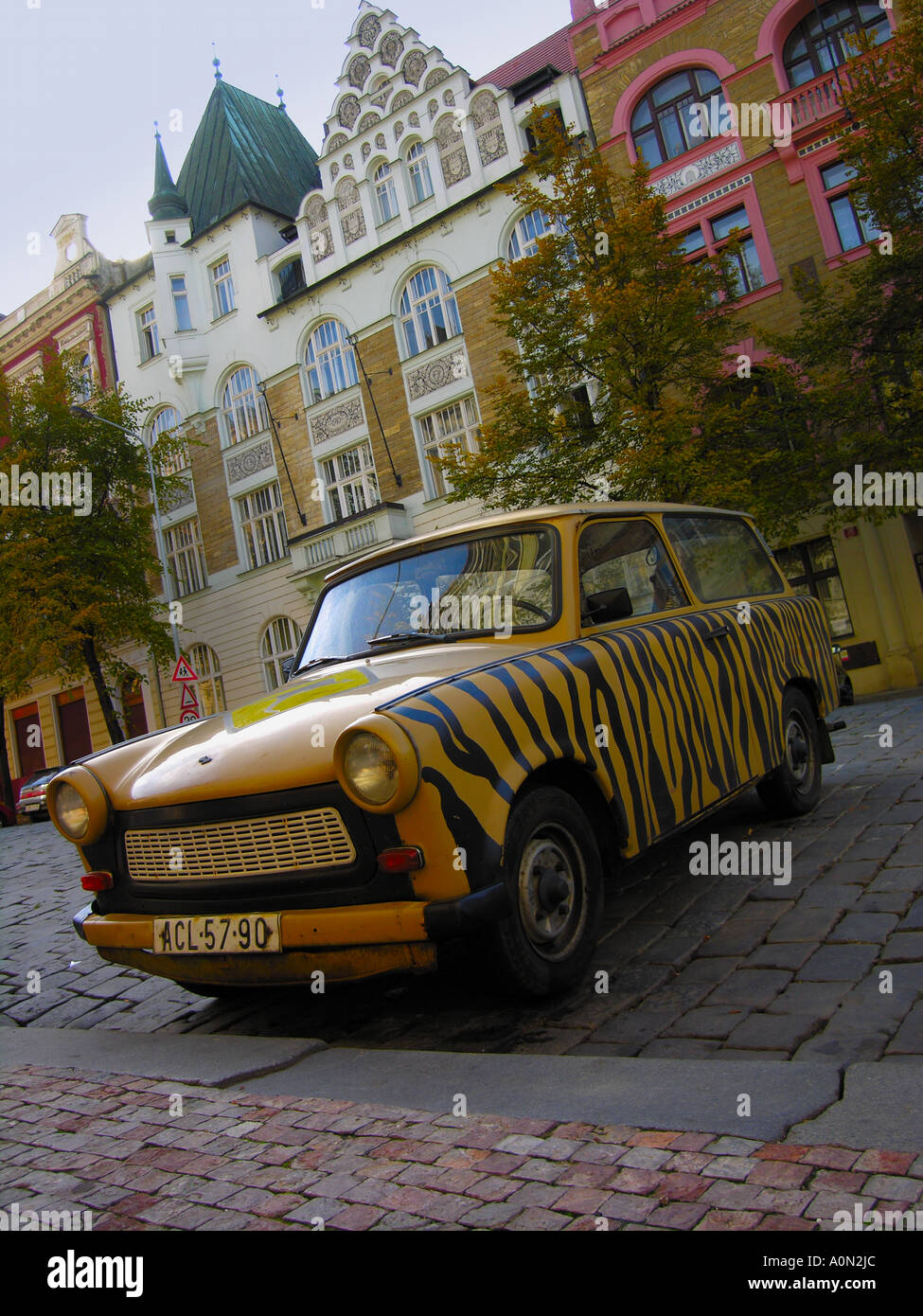 Un custom-verniciato Trabant vettura in Praga Repubblica Ceca, Foto Stock