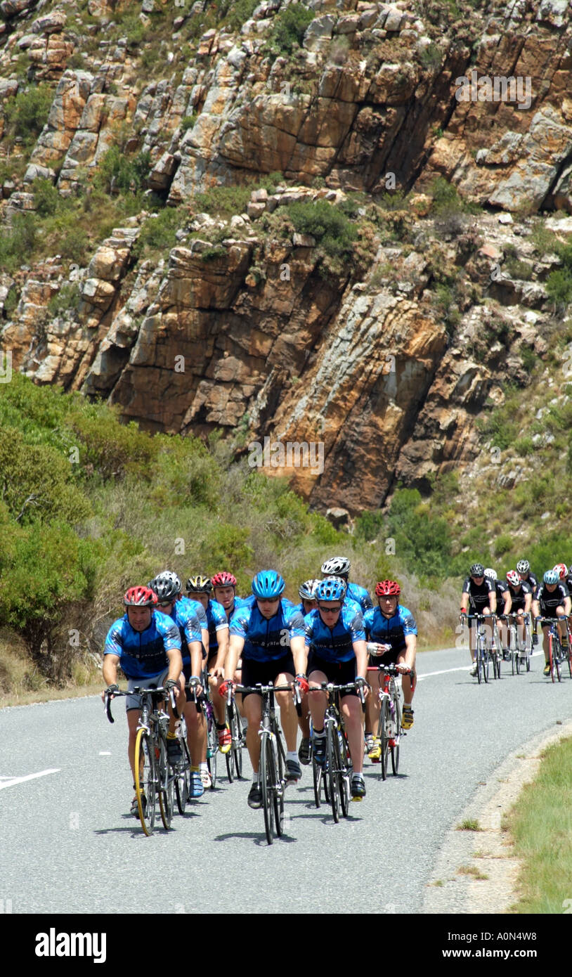 Il potere di pedale associazioni secolo doppia gara ciclistica Western Cape South Africa RSA Tradouw Pass Sistemi Axion team Foto Stock