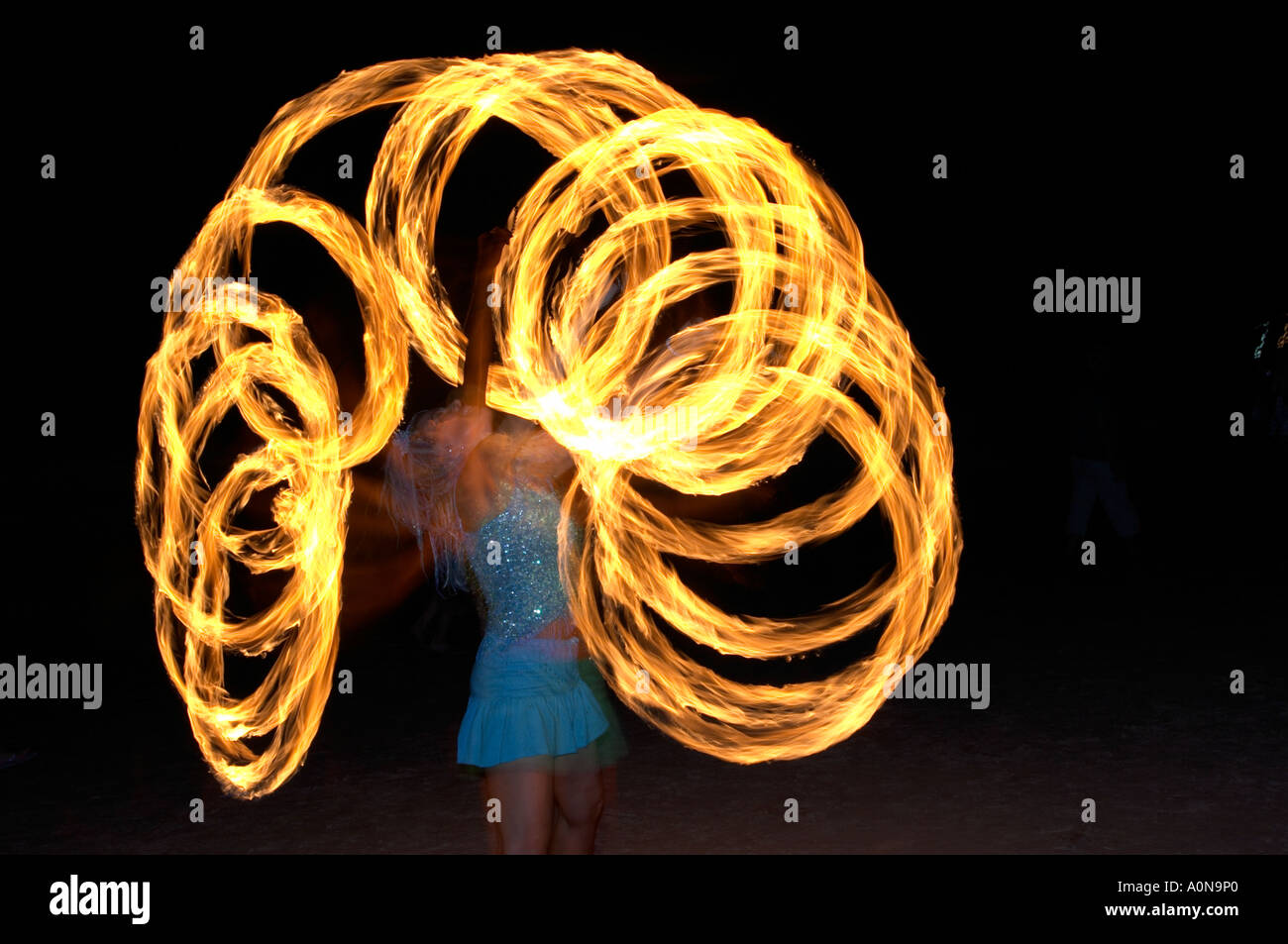 Fire la filatura a Full Moon Party Ko Pha Ngan Thailandia Foto Stock