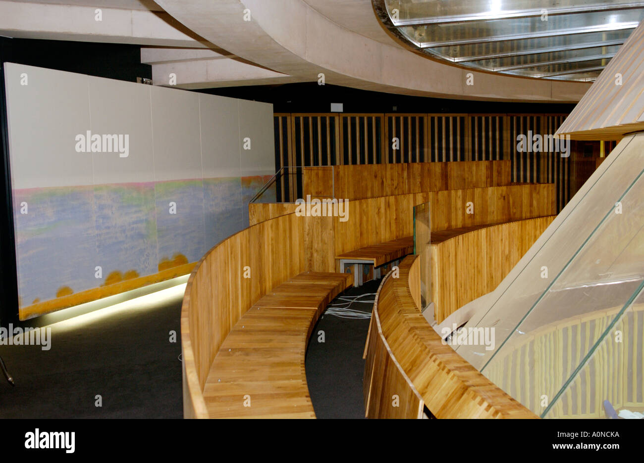 Interno della National Assembly for Wales mostra Aula di discussione pubblica area di visualizzazione Cardiff South Wales UK Foto Stock