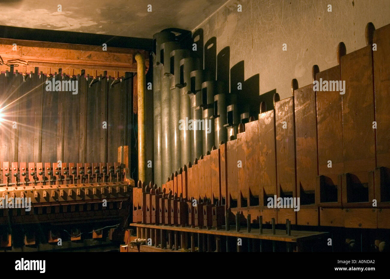 Banche di organo a canne di tubi per Pilscher organo al Memorial Auditorium di Louisville, Kentucky Foto Stock