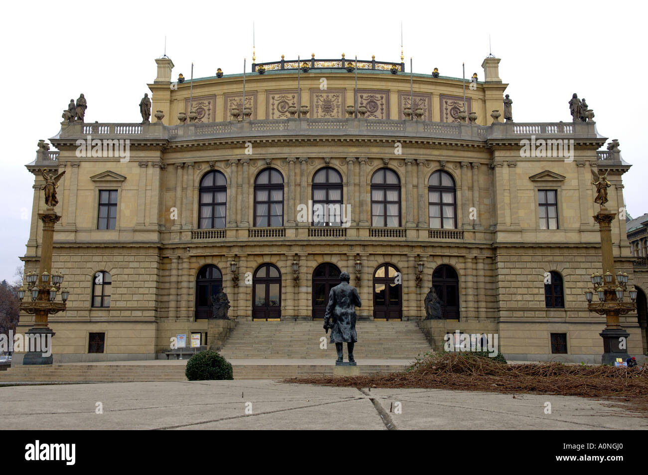 Antonin Dvorak concert hall Prague Praha prag Viaggi turismo Rudolfinum Casa degli artisti di costruzione di architettura audit pubblico Foto Stock