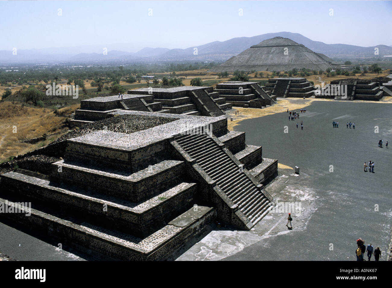 Teotihuacan, Messico. La Piazza del Sole e della Luna; pre-azteca templi a piramide. Foto Stock