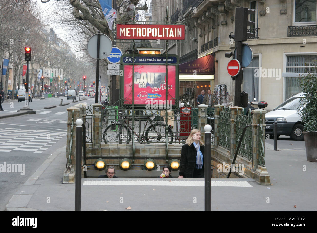 La stazione della metropolitana ingresso Assemblee Nationale Parigi Francia Foto Stock