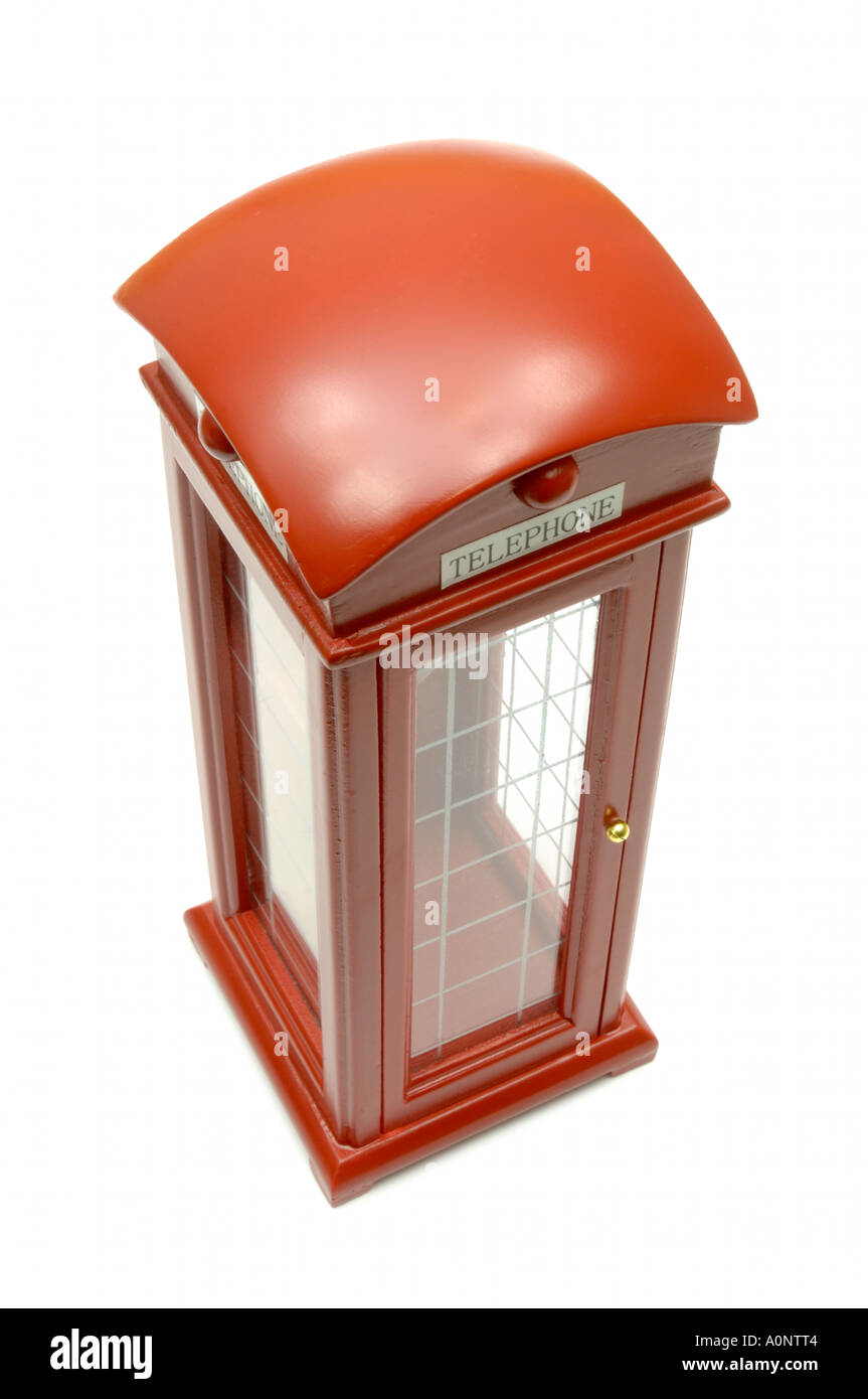 British cabina telefonica su sfondo bianco Foto Stock