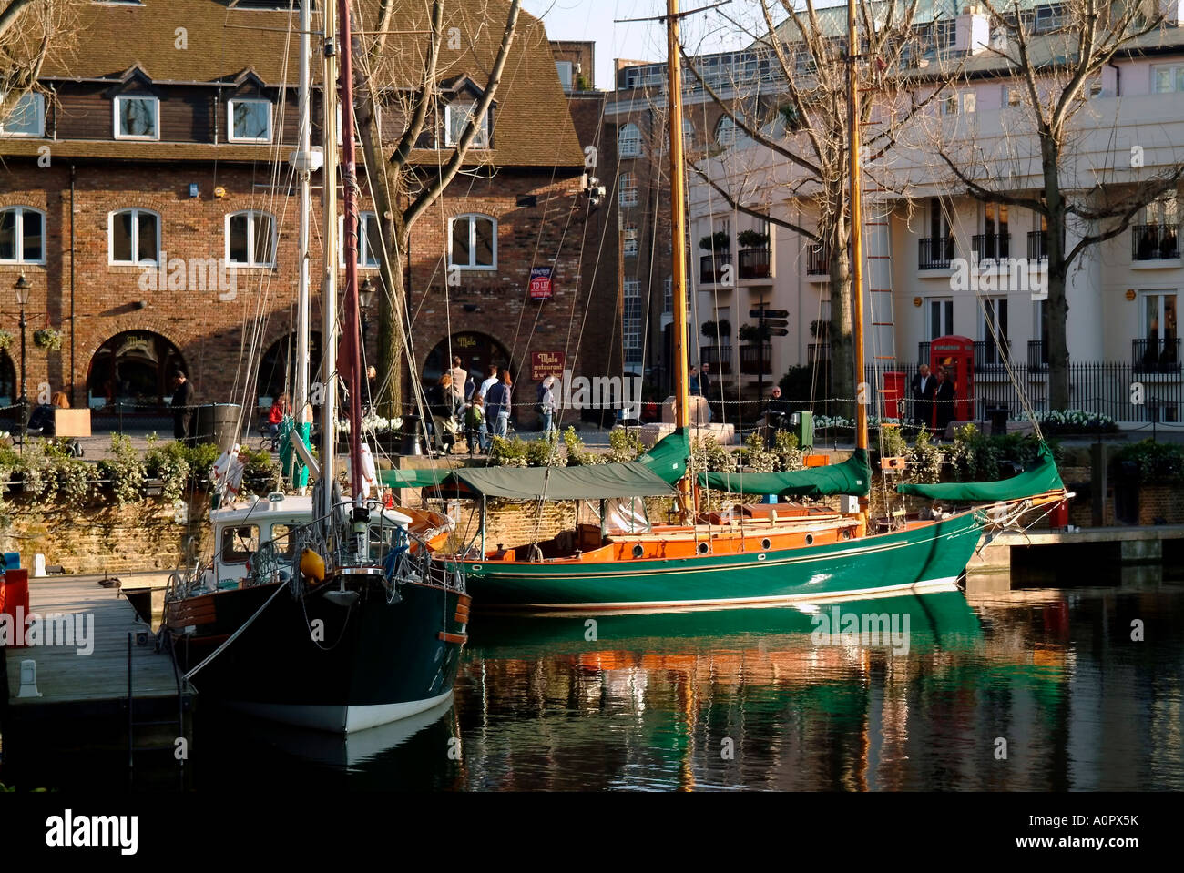 St Katharine s Dock Londra England Regno Unito Europa Foto Stock