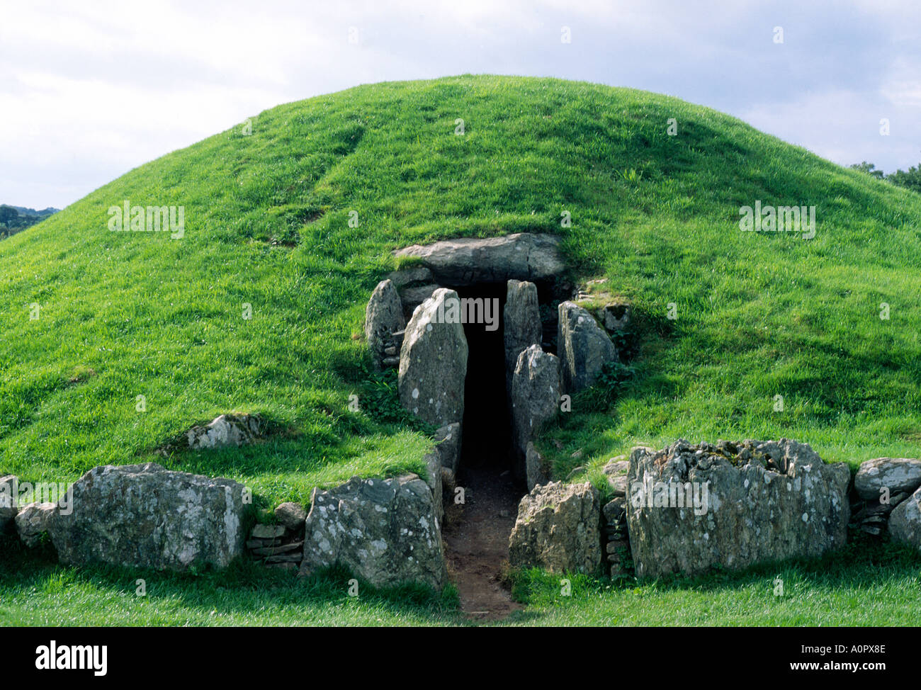 Bryn Celli Dhu Anglesea Wales UK Bryncelli Preistoria Età del Bronzo tumulo tomba megalitica cairn Foto Stock