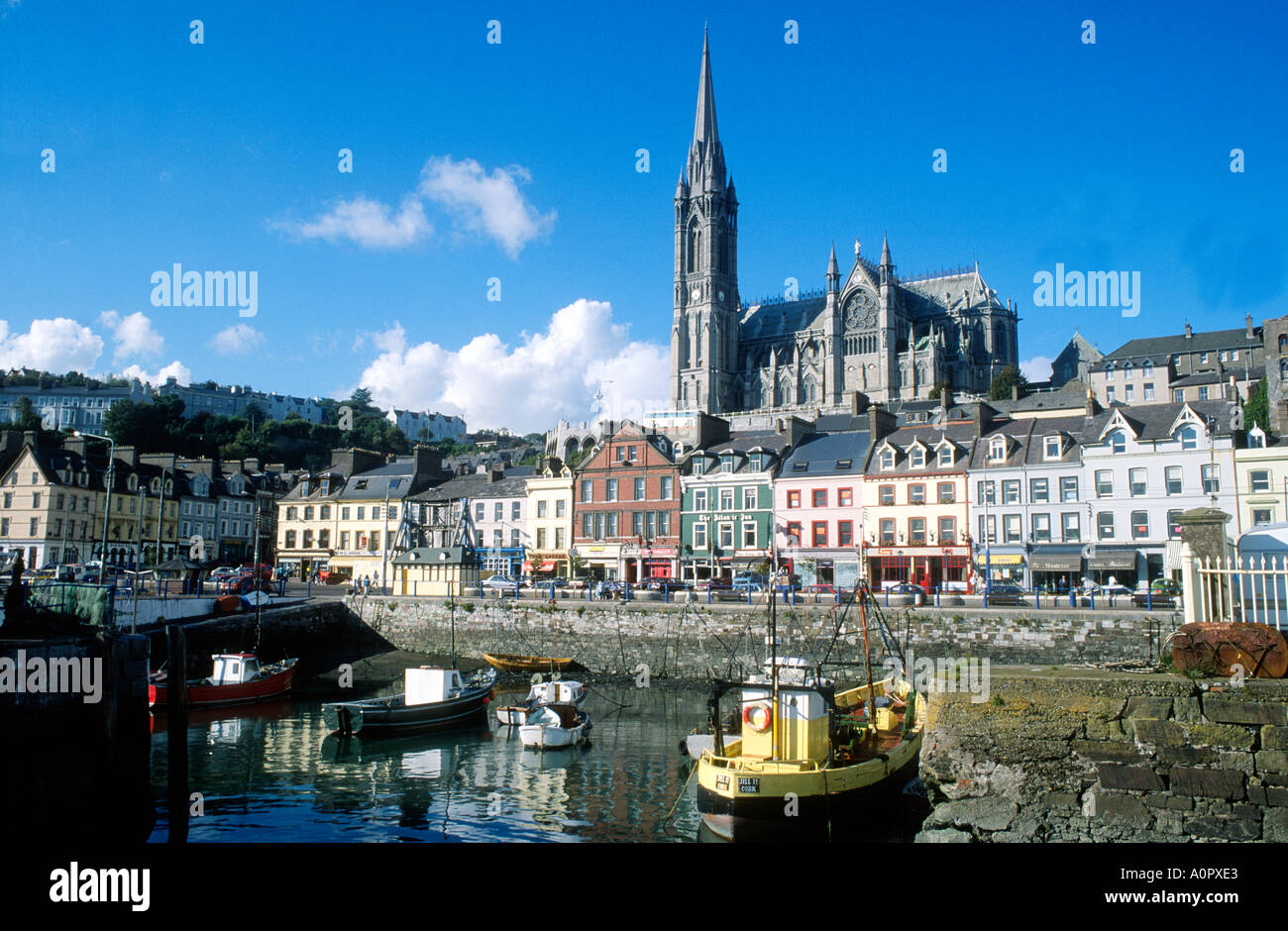 Porto di Cobh contea di Cork in Irlanda Eire Viaggi turismo Cattedrale St Colman haven holiday resort Lusitania Foto Stock