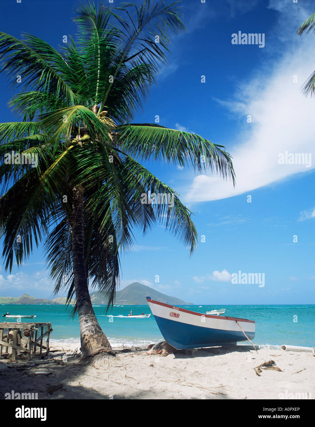 Vista verso St Kitts Nevis Isole Sottovento West Indies Caraibi America Centrale Foto Stock
