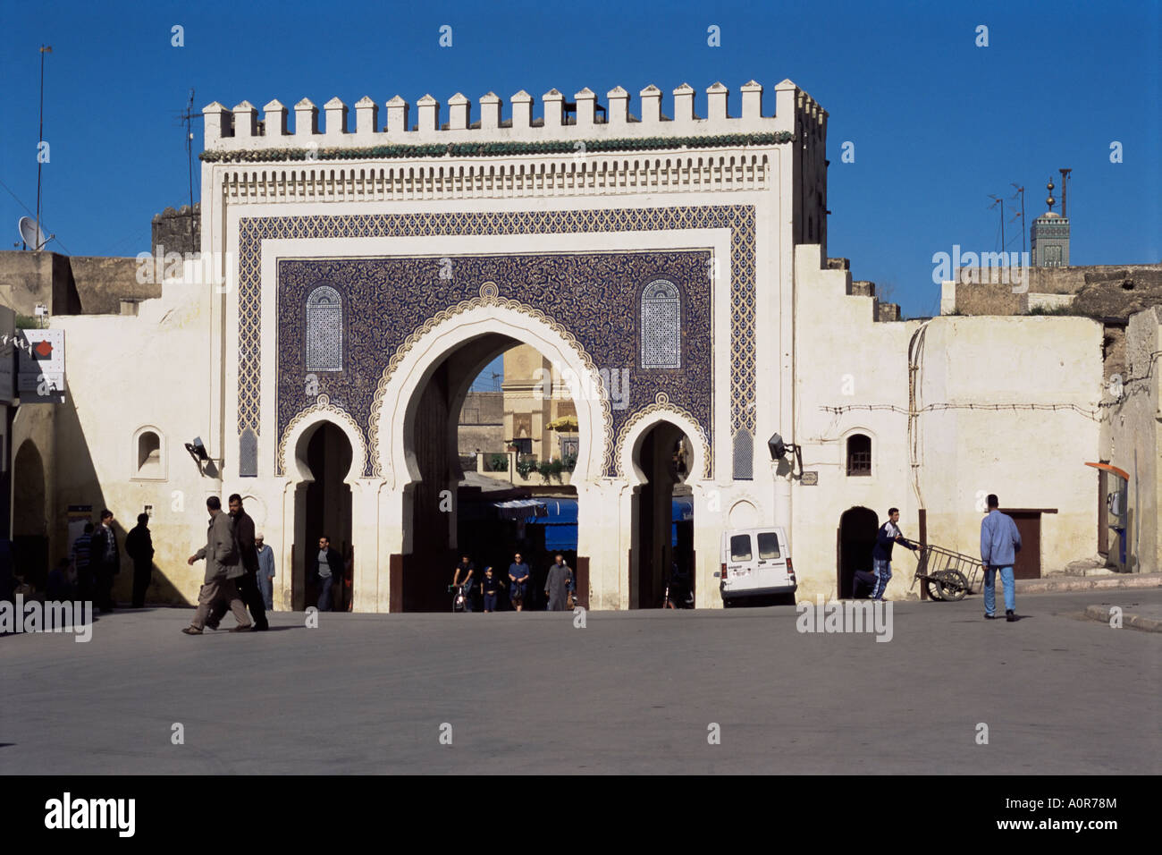 Bab Bou Jeloud Fes el Bali Fez Marocco Nord Africa Africa Foto Stock