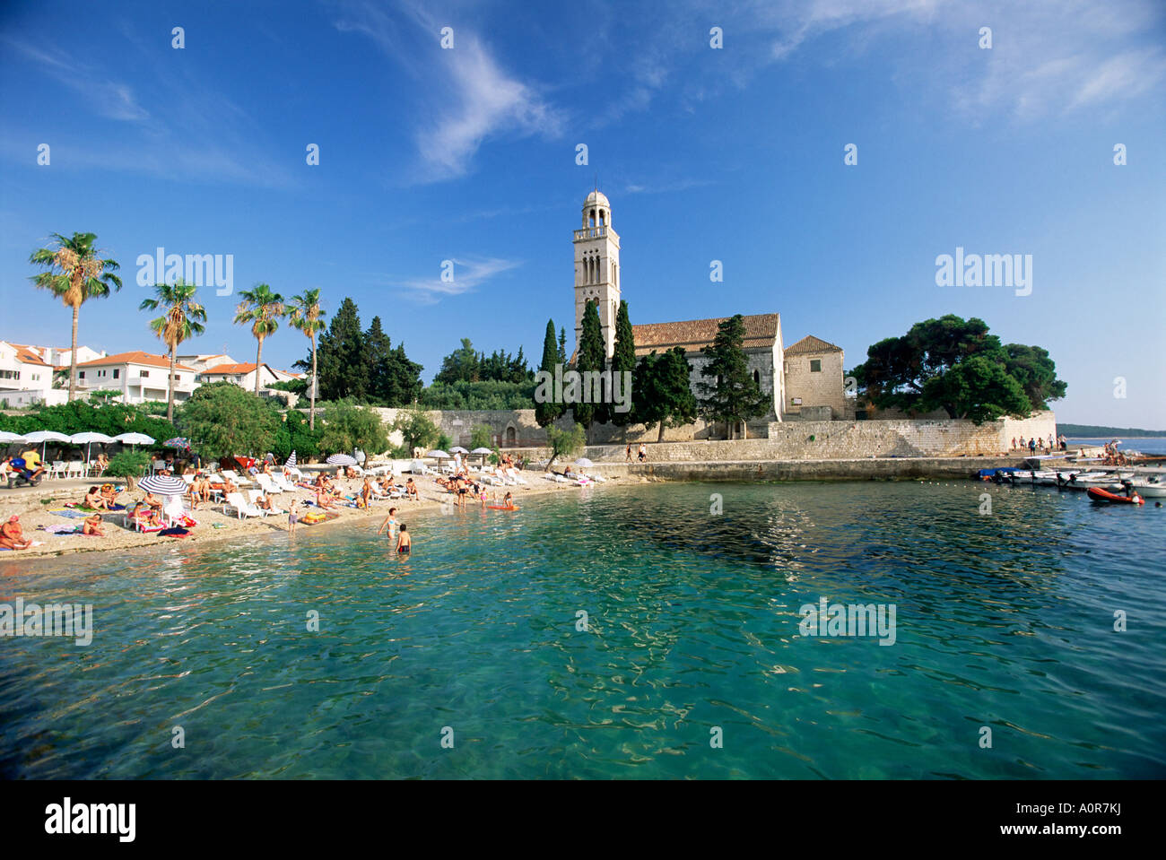 Il Monastero Francescano E La Spiaggia La Citta Di Hvar Hvar