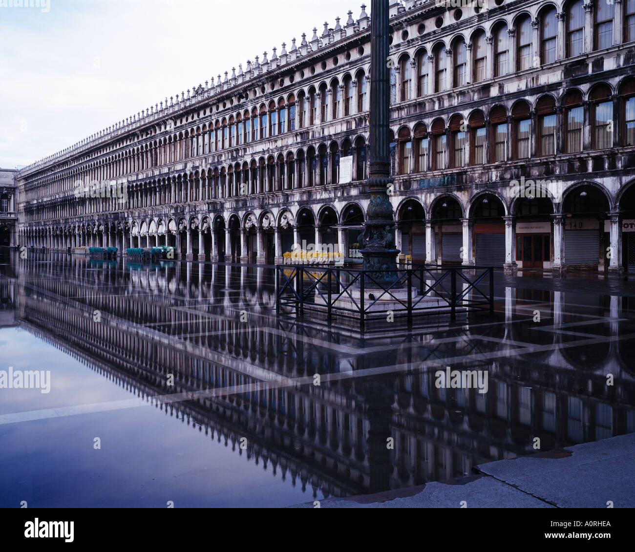 Riflessioni in Piazza De San Marco Venezia Italia Foto Stock