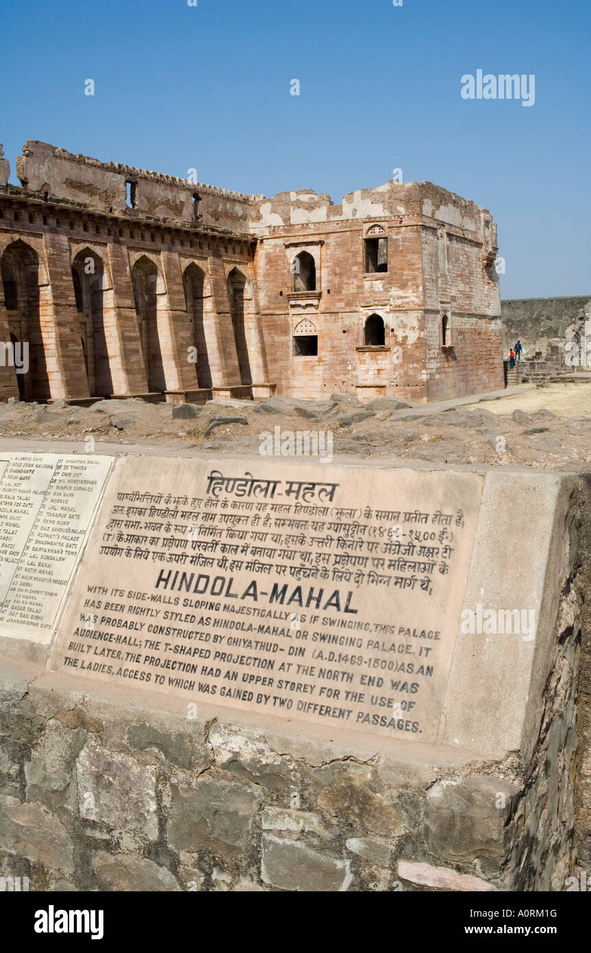 Hindola Mahal o Palazzo oscillante nella Royal Enclave Mandu Madhya Pradesh India Asia Foto Stock