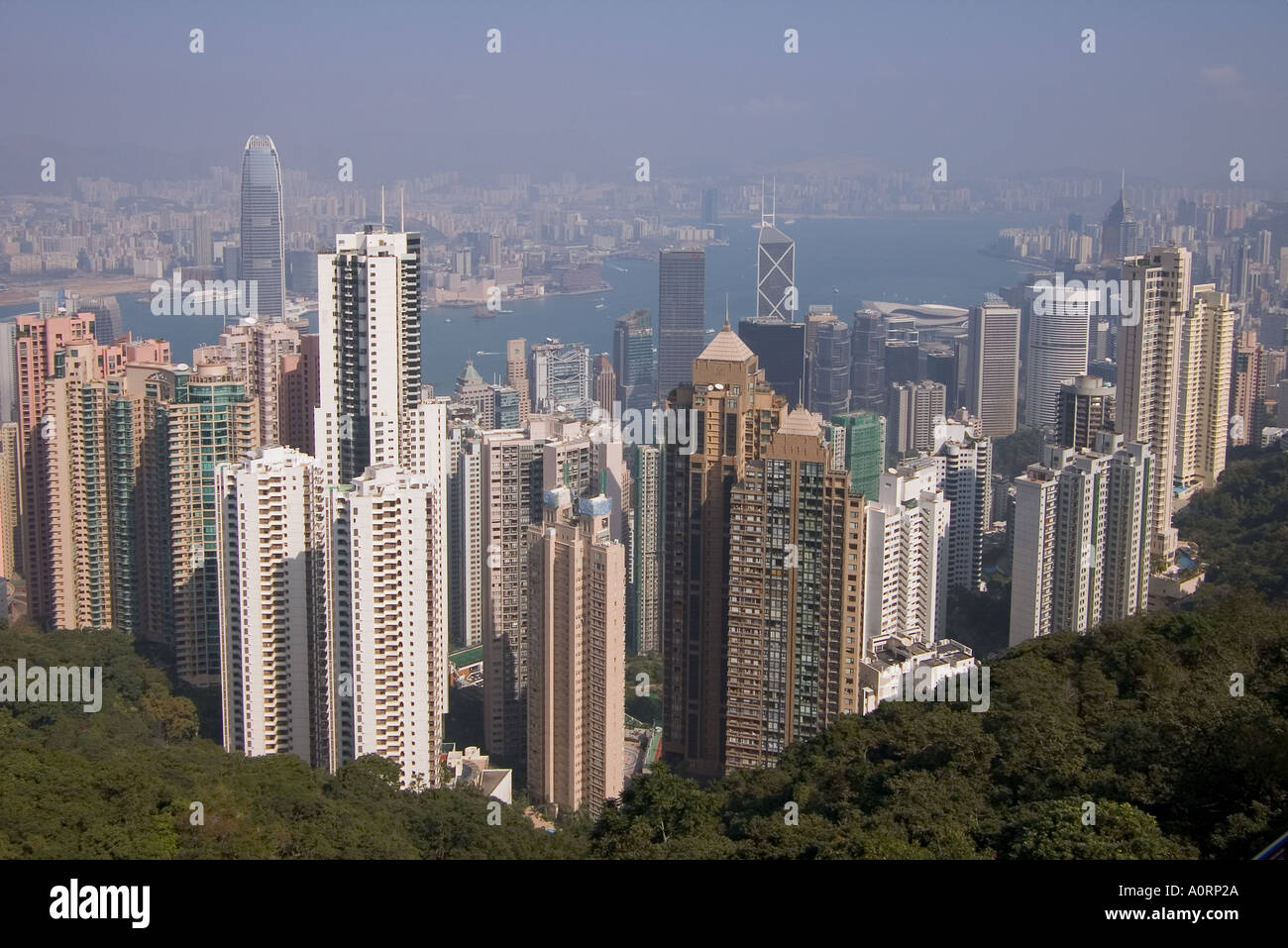 dh CENTRALE HONG KONG Skyscraper edifici di livello medio appartamento blocchi e uffici centrali grattacieli edificio torre di alto livello Foto Stock