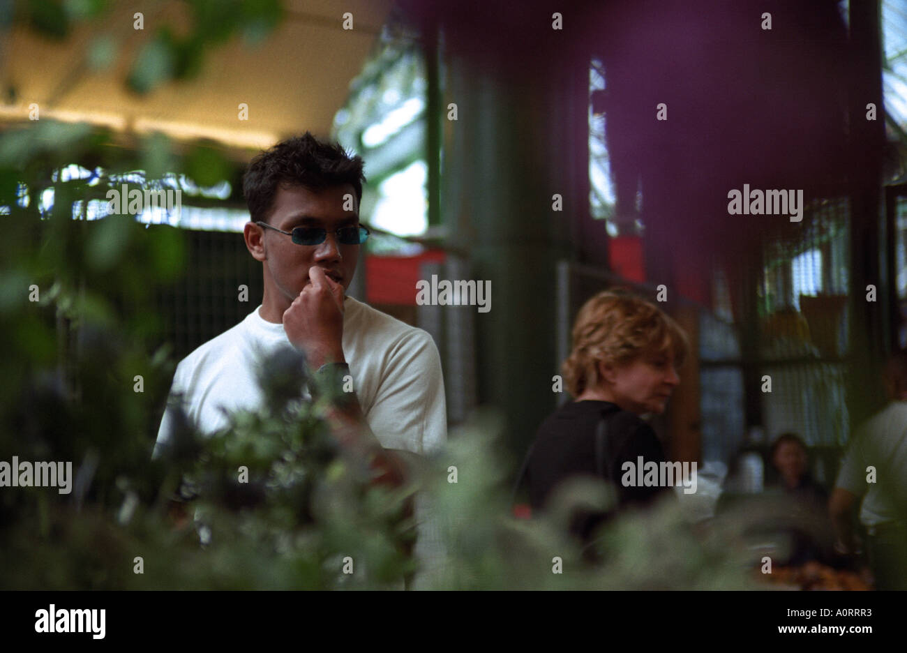 Regno Unito, Inghilterra, Londra. Flower stallo a Borough Market Foto Stock