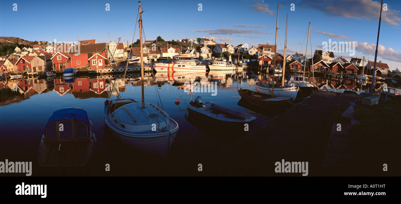 Tramonto su porto del sud Fjallbacka un pittoresco west coast village Bohuslan Svezia Scandinaiva Europa Foto Stock