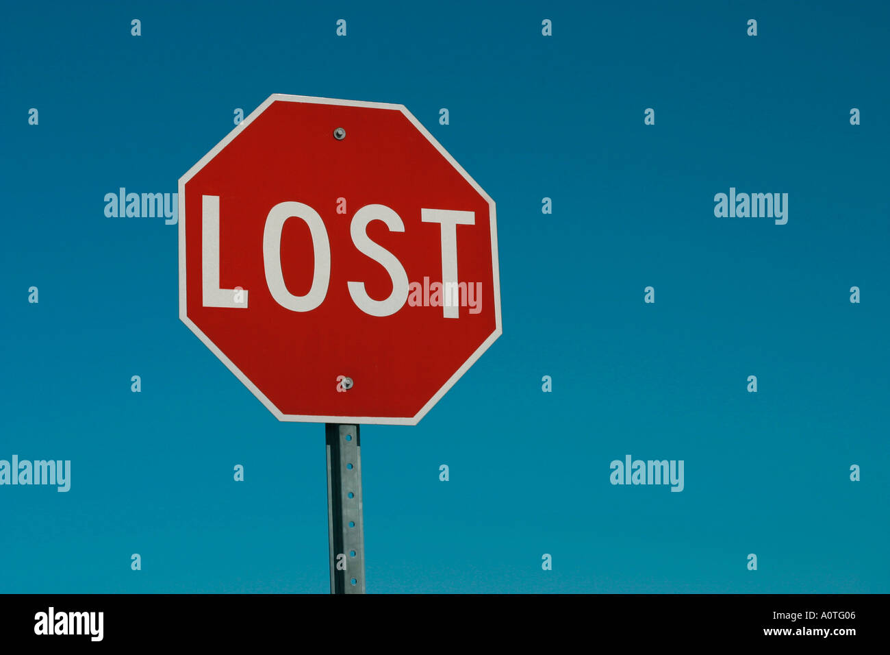 Il segnale di arresto a forma di cartello stradale con la parola perso  invece di STOP Foto stock - Alamy
