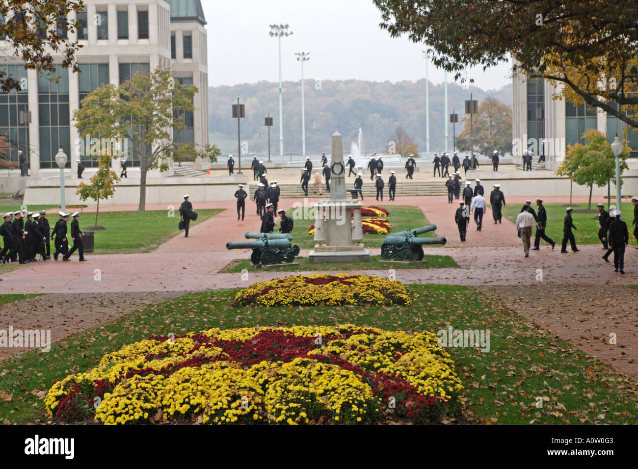 Cadetti sul campus della US Naval Academy Foto Stock