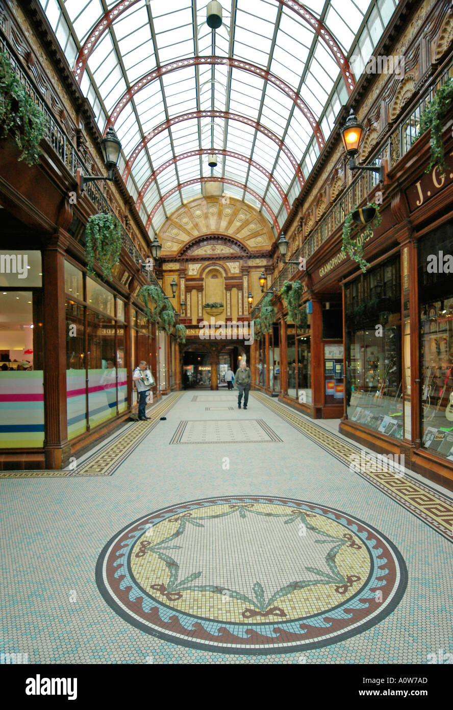 Central Arcade in stile vittoriano centro shopping a Newcastle upon Tyne Inghilterra Foto Stock