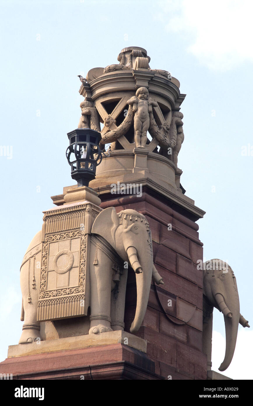 Sculture sul gate del presidente s Residence in New Delhi India Foto Stock