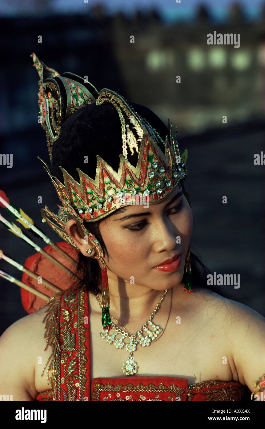 Ritratto di una danzatrice solista Java Indonesia Asia del sud-est asiatico Foto Stock