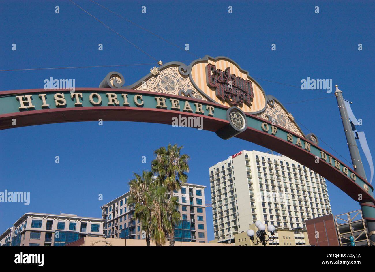 Storico Gaslamp Quarter gateway arch sulla quinta strada a San Diego in California Foto Stock