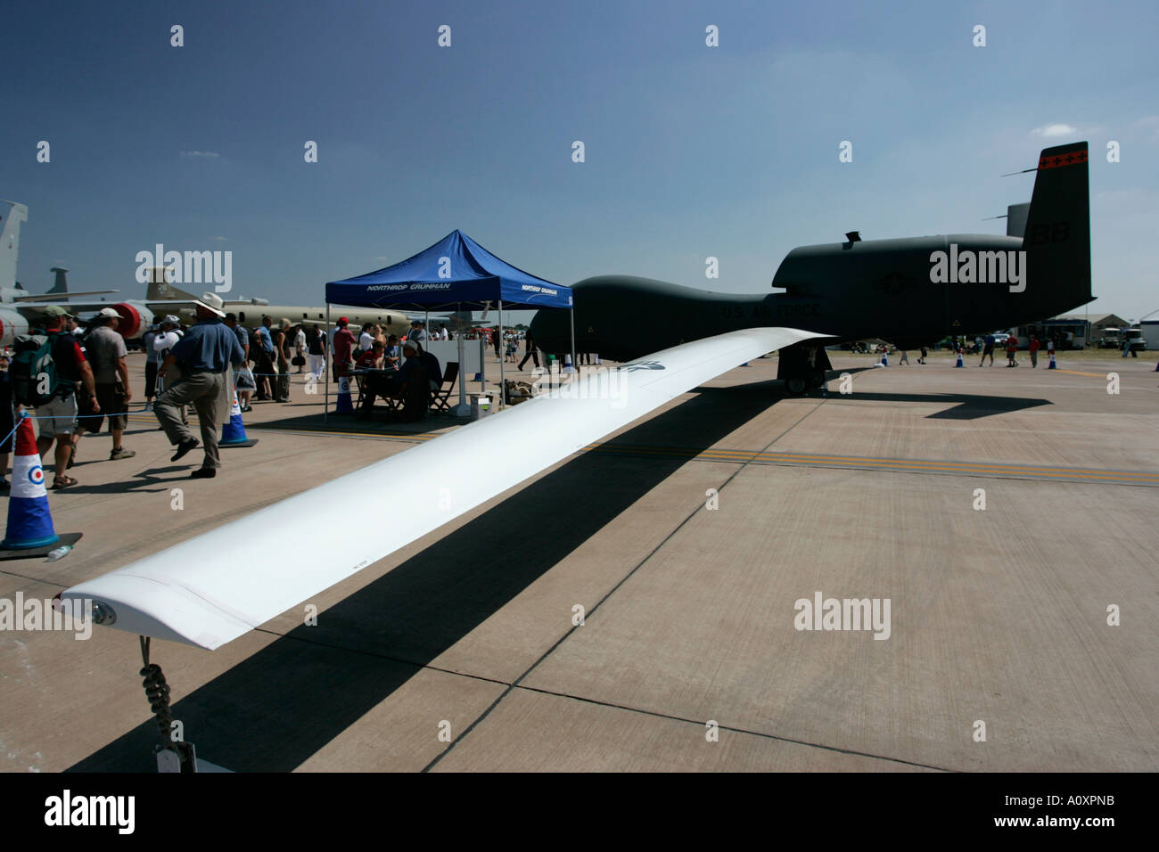 Vista laterale con apertura alare Global Hawk USAF UAV RIAT 2005 RAF Fairford Gloucestershire England Regno Unito Foto Stock