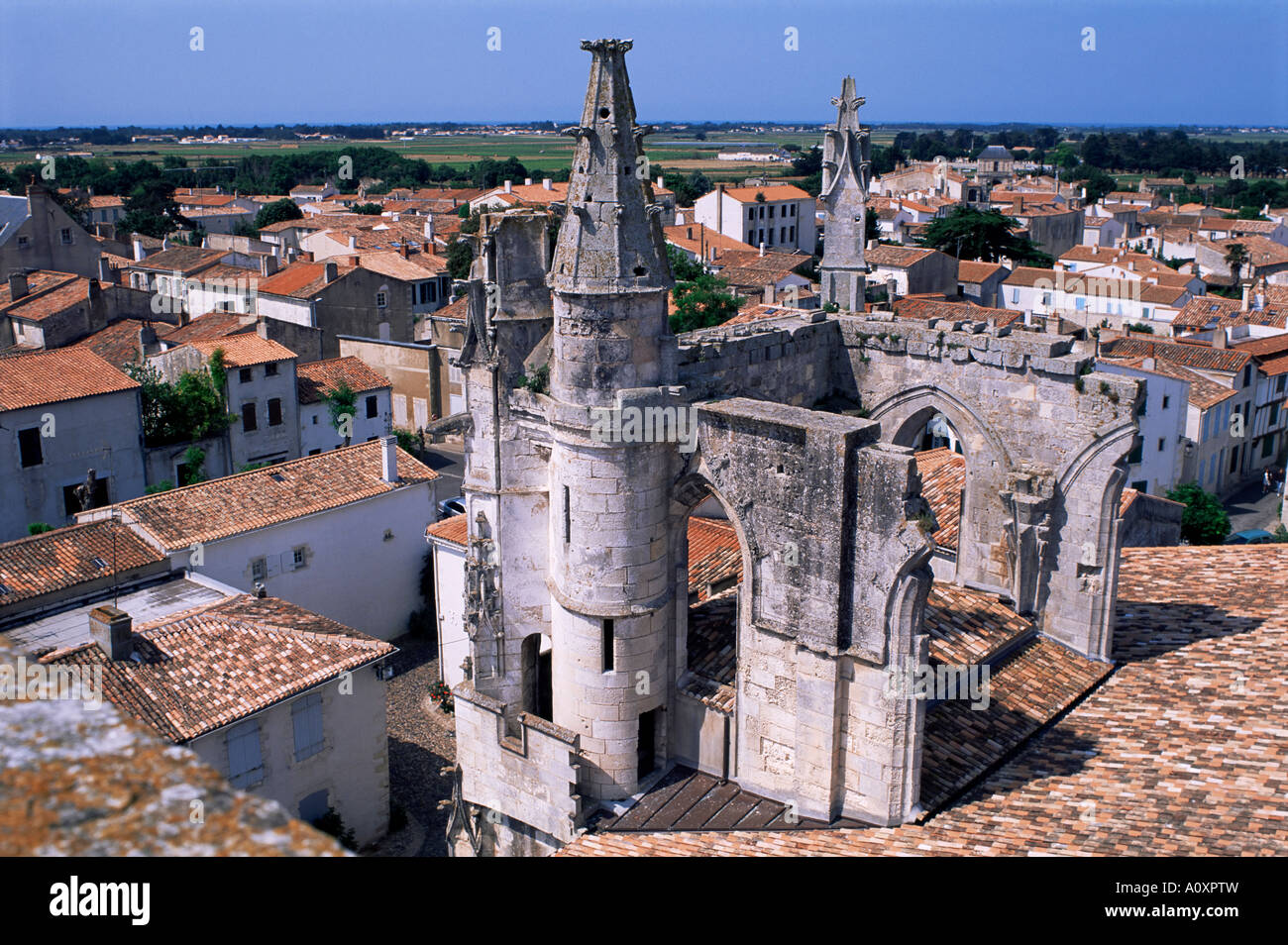 La chiesa risalente al XV secolo St Martin Ile de Re Poitou Charentes Francia Europa Foto Stock