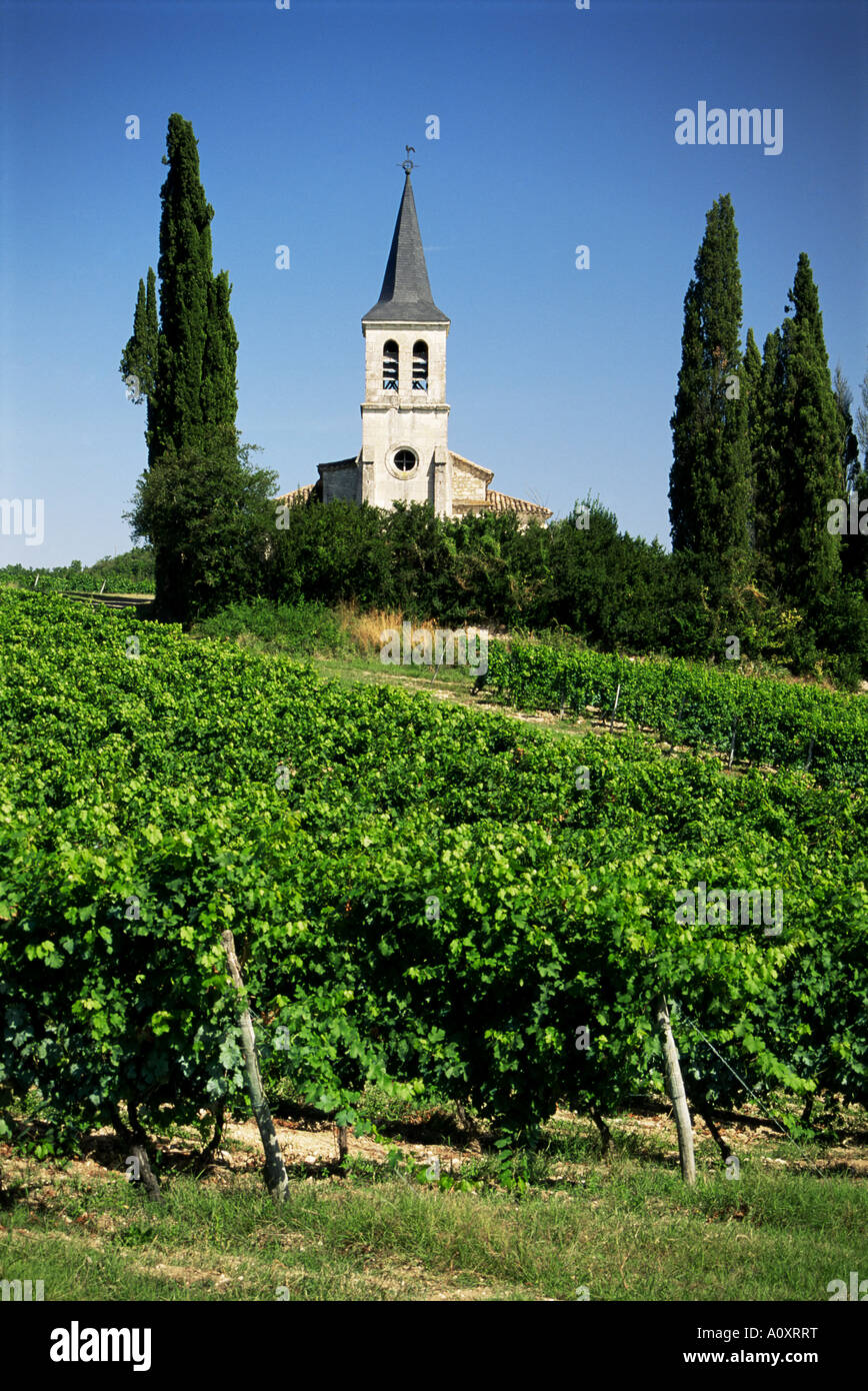 Vigneti e chiesa vicino Castelnau Monrater Lot Midi Pirenei Francia Europa Foto Stock