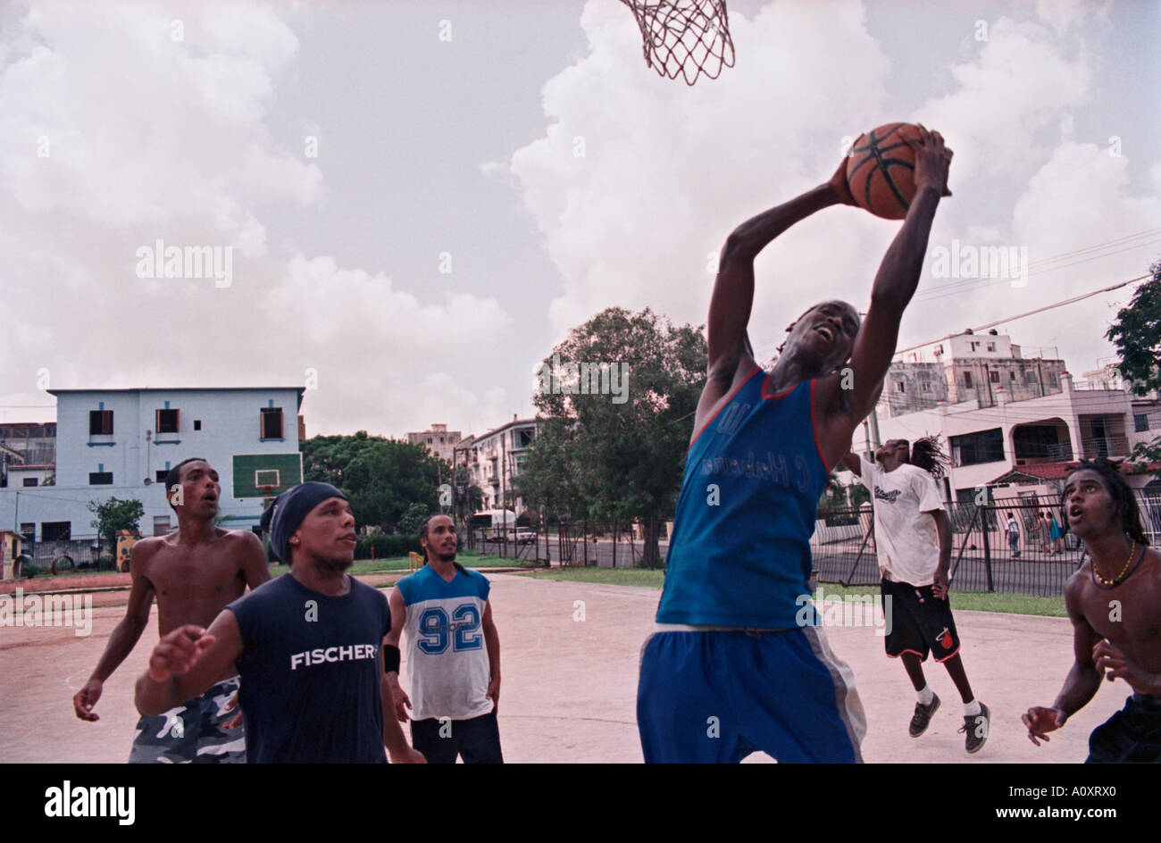CUBA cubano Havana hip hop artisti si incontrano per giocare a basket 2 volte a settimana Foto Stock