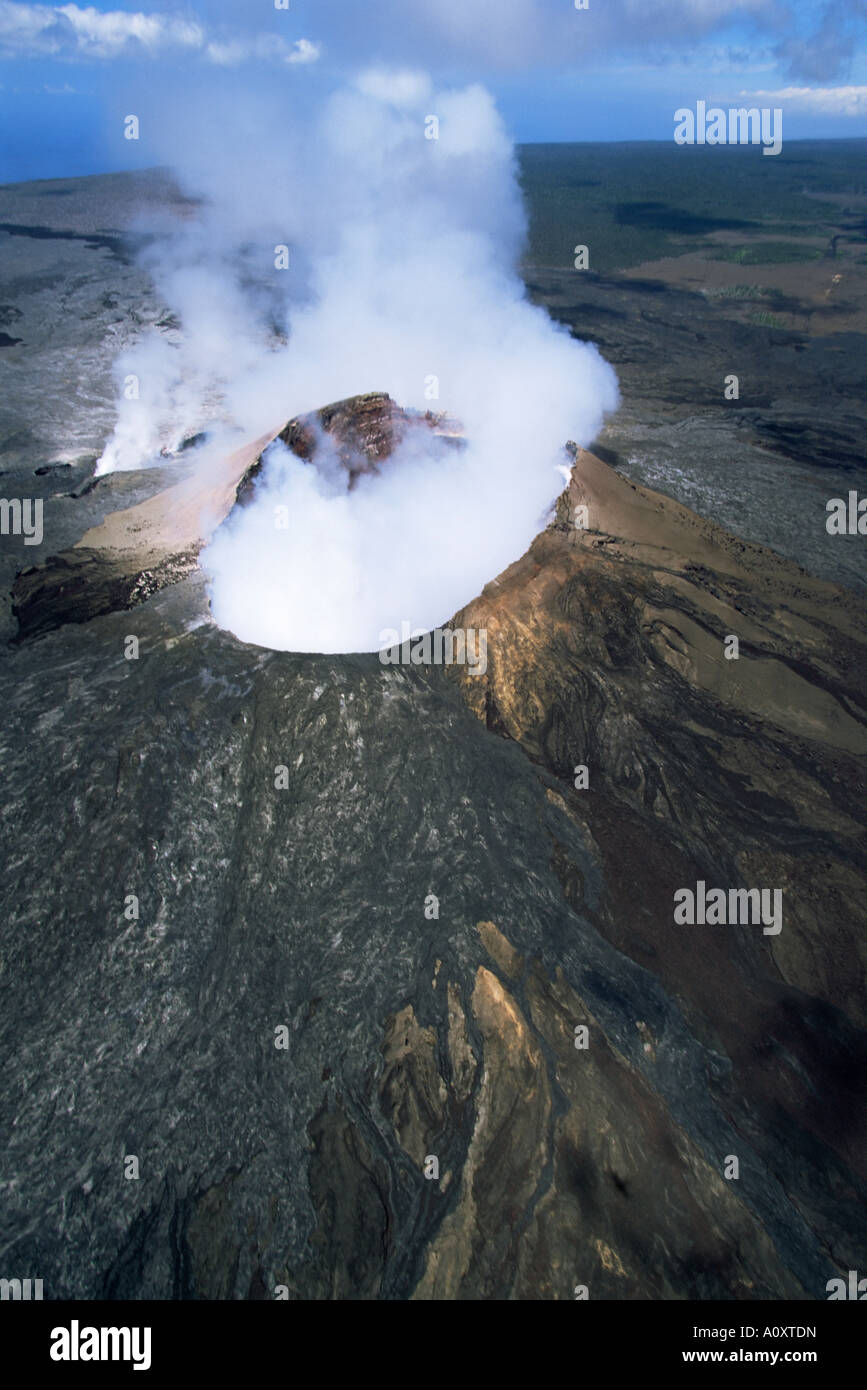 Il Pulu O s cono di scorie la bocca attiva sul versante meridionale del vulcano Kilauea UNESCO World Heritage Site Big Island Foto Stock