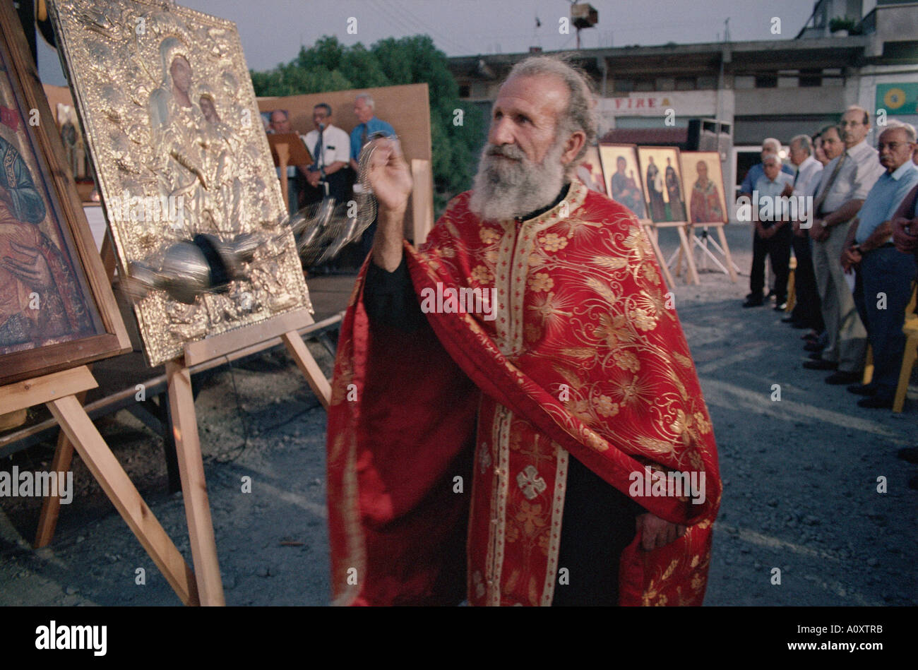 A sud di Nicosia, Cipro. Mia Milia Checkpoint. Greco cipriota memoriale di servizio per i rifugiati della guerra1974. Foto Stock