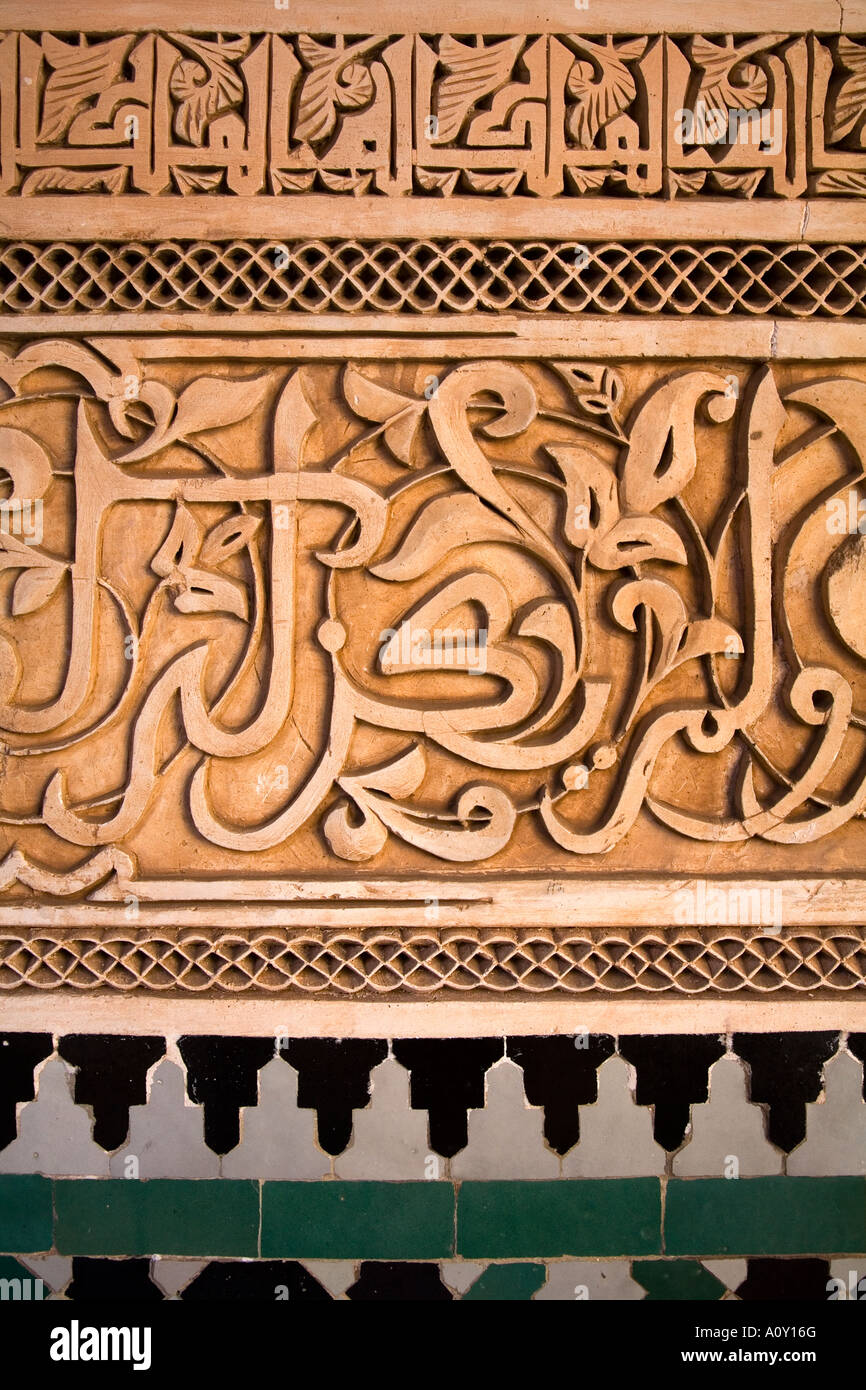 La calligrafia a medersa Ben Youssef marrakech marocco Foto Stock