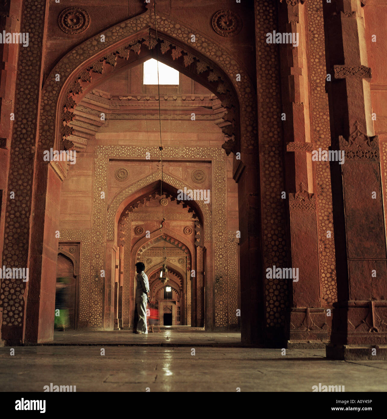 Corridoio nella moschea Fatehpur Sikri UNESCO World Heritage Site nello stato di Uttar Pradesh India Asia Foto Stock