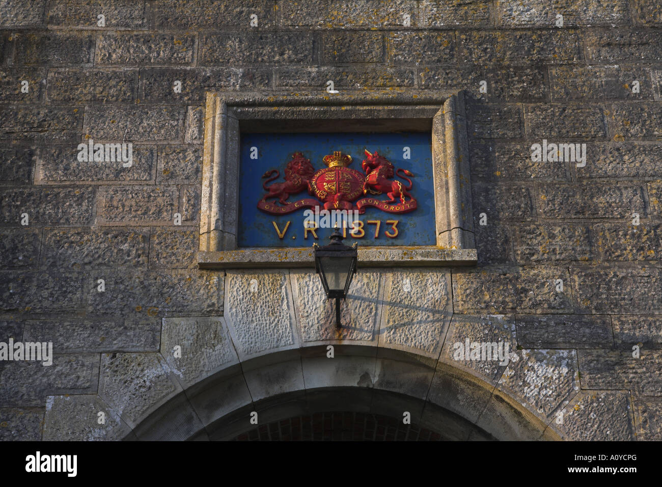 Il segno su uno degli ingressi al Castello di Hurst che hanno subito notevoli imporvements durante il regno della regina Victoria Foto Stock